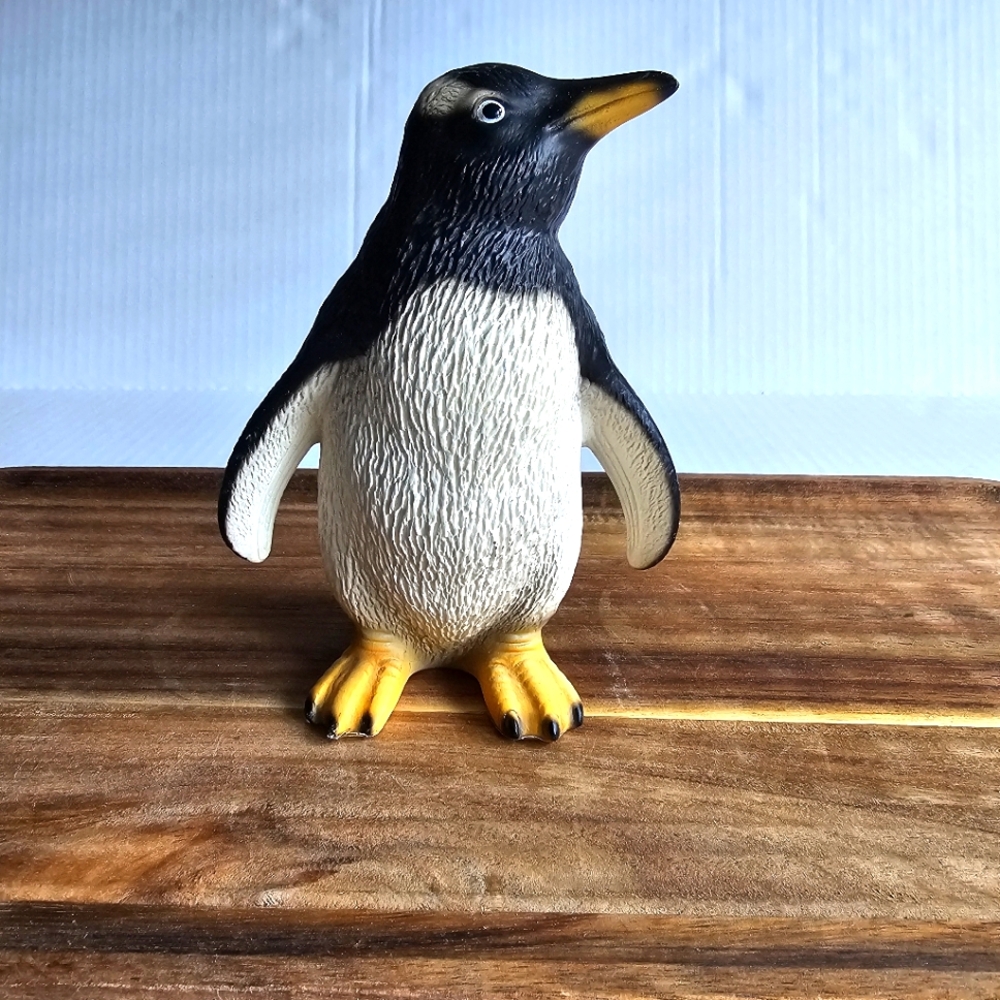 Vintage 1983 Harvey Knox ceramic penguin figurine Japan House of Global Art